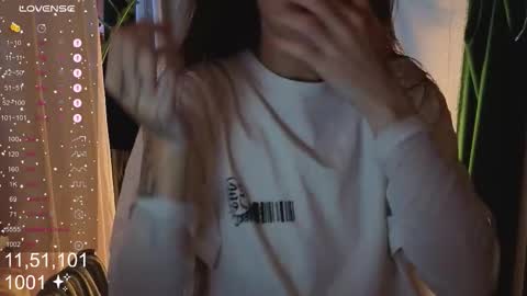 Snapshot of honeylem0n chatting on 10.28.25 Molly online show from 10.28.25