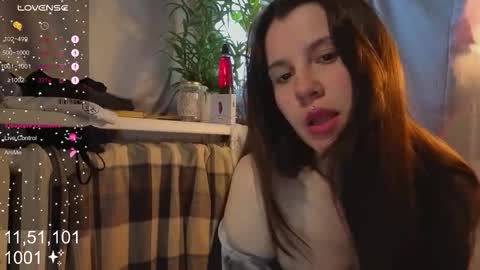 Snapshot of honeylem0n chatting on 11.07.25 Molly online show from 11.07.25