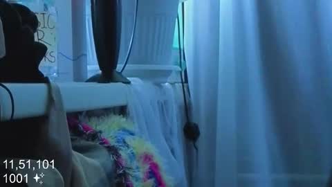 Snapshot of honeylem0n chatting on 11.17.25 Molly online show from 11.17.25