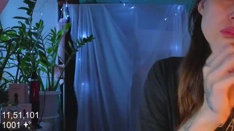 Snapshot of honeylem0n chatting on 11.18.25 Molly online show from 11.18.25