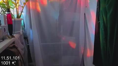 Snapshot of honeylem0n chatting on 11.21.25 Molly online show from 11.21.25