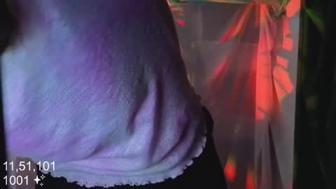 Snapshot of honeylem0n chatting on 11.24.25 Molly online show from 11.24.25