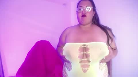 Snapshot of honeyqueenbbw chatting on 06.24.26 Honney online show from 06.24.26