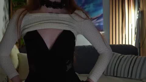 Snapshot of honeyumtoast chatting on 10.12.25 Noelle online show from 10.12.25