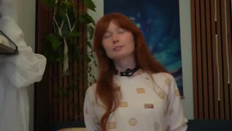 Snapshot of honeyumtoast chatting on 11.27.25 Noelle online show from 11.27.25