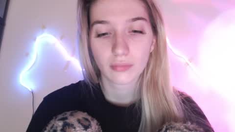 honeyveil online show from 04.23.26