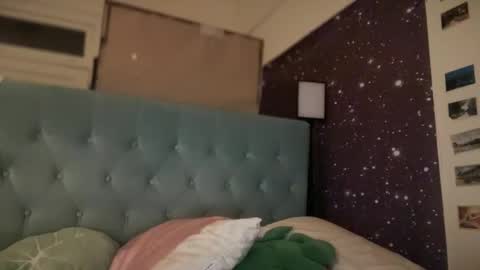 Snapshot of honeyxlimbed chatting on 11.24.25 Emi Rose online show from 11.24.25