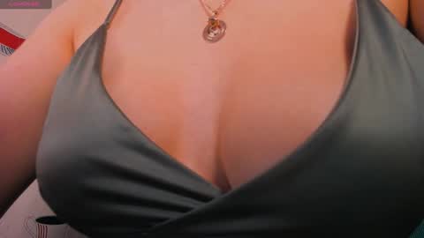 Snapshot of honeyyy_bunny chatting on 12.14.24 the perfectgirl online show from 12.14.24