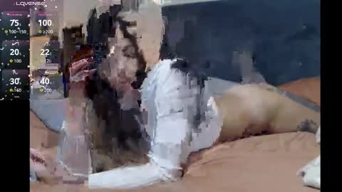 Snapshot of hoodhippy chatting on 11.10.25 HoodHippy online show from 11.10.25