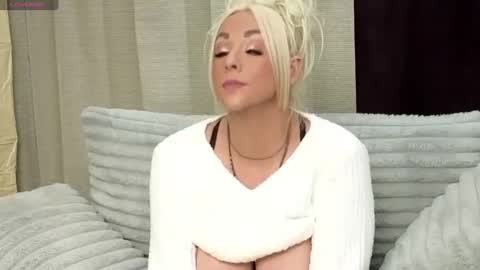 Snapshot of hopedayleexo chatting on 10.06.25 Hope Daylee online show from 10.06.25