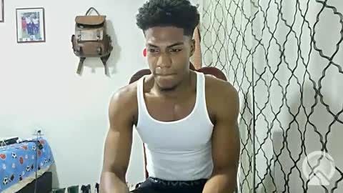 Snapshot of horneyguy2399 chatting on 01.17.25 sugarbaby online show from 01.17.25