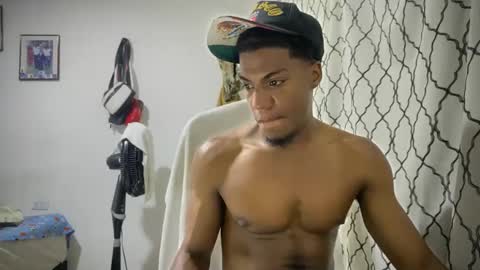 Snapshot of horneyguy2399 chatting on 09.11.25 sugarbaby online show from 09.11.25