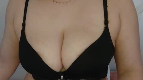 Snapshot of horny_emily1 chatting on 10.11.25 call me emily online show from 10.11.25
