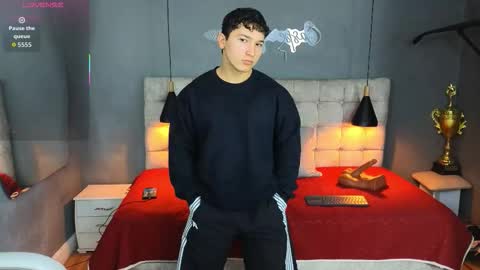 horny_nick18 online show from 10.09.25