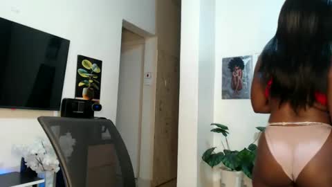 Snapshot of horny_princcess chatting on 02.19.25 horny_princcess online show from 02.19.25