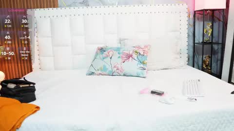 Snapshot of hornybarelylegalgirl chatting on 05.18.26 Khloe online show from 05.18.26