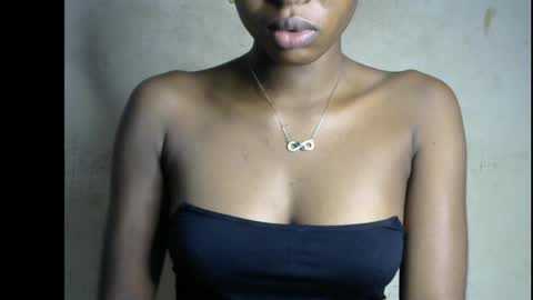 Snapshot of hornyslut_xx chatting on 06.20.26 Bella online show from 06.20.26
