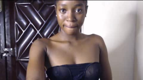 Snapshot of hornyslut_xx chatting on 06.28.26 Bella online show from 06.28.26