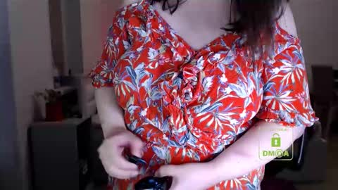 Snapshot of hot_and_pretty chatting on 11.27.25 Lila online show from 11.27.25