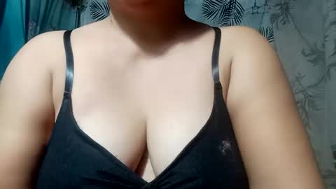 Snapshot of hot_boobs21 chatting on 11.22.25 hot_boobs21 online show from 11.22.25