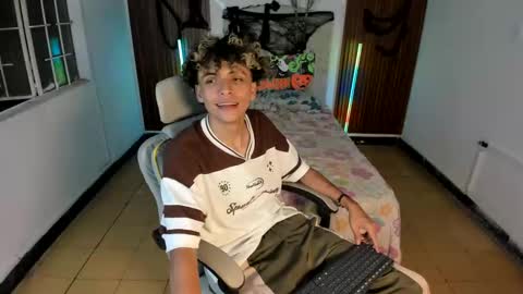 Snapshot of hot_bunny713 chatting on 11.02.25 hot bunny online show from 11.02.25