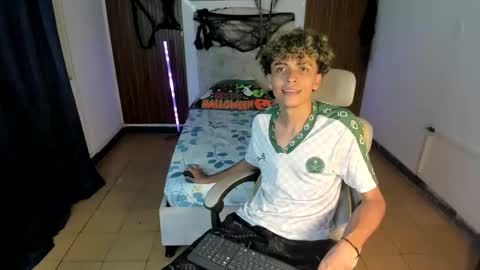 Snapshot of hot_bunny713 chatting on 11.05.25 hot bunny online show from 11.05.25