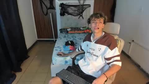 Snapshot of hot_bunny713 chatting on 11.08.25 hot bunny online show from 11.08.25