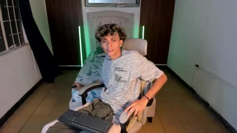 Snapshot of hot_bunny713 chatting on 11.16.25 hot bunny online show from 11.16.25