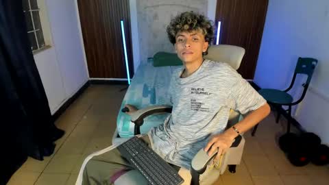 Snapshot of hot_bunny713 chatting on 11.23.25 hot bunny online show from 11.23.25