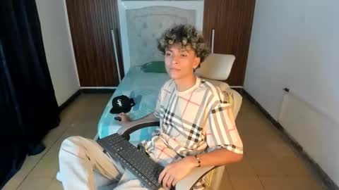 Snapshot of hot_bunny713 chatting on 11.28.25 hot bunny online show from 11.28.25