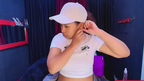 hot chocolate 4u online show from 12.16.24