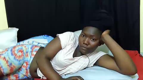 Snapshot of hot_darling95 chatting on 09.16.25 Milly online show from 09.16.25