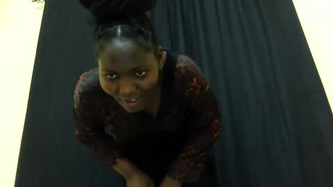 Snapshot of hot_darling95 chatting on 09.27.25 Milly online show from 09.27.25