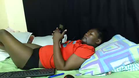 Snapshot of hot_darling95 chatting on 10.01.25 Milly online show from 10.01.25