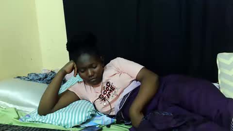 Snapshot of hot_darling95 chatting on 10.03.25 Milly online show from 10.03.25