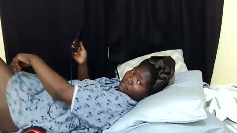 Snapshot of hot_darling95 chatting on 10.06.25 Milly online show from 10.06.25