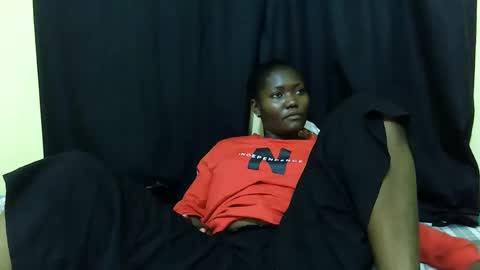 Snapshot of hot_darling95 chatting on 10.12.25 Milly online show from 10.12.25