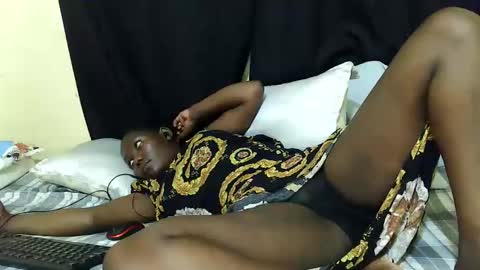 Snapshot of hot_darling95 chatting on 10.15.25 Milly online show from 10.15.25