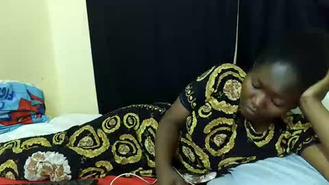 Snapshot of hot_darling95 chatting on 10.21.25 Milly online show from 10.21.25