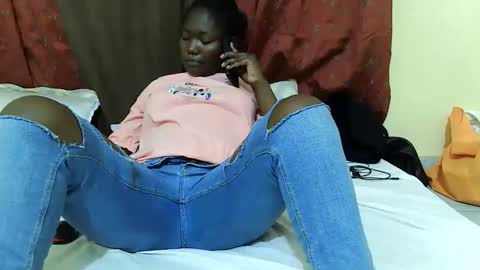 Snapshot of hot_darling95 chatting on 11.14.25 Milly online show from 11.14.25