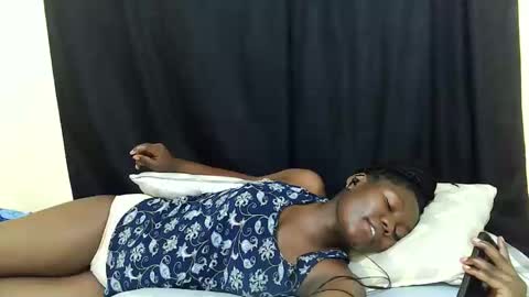 Snapshot of hot_darling95 chatting on 12.04.25 Milly online show from 12.04.25