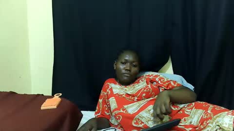 Snapshot of hot_darling95 chatting on 12.22.25 Milly online show from 12.22.25