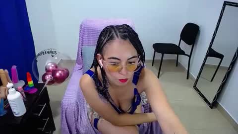 Snapshot of hot_girl01_hanna chatting on 06.09.26 angie online show from 06.09.26