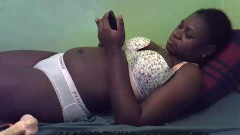 Snapshot of hot_girlly chatting on 11.12.25 hot_girlly online show from 11.12.25