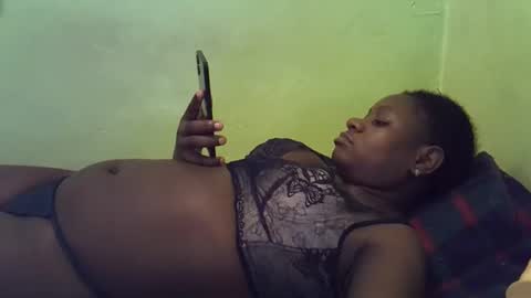 Snapshot of hot_girlly chatting on 11.17.25 hot_girlly online show from 11.17.25