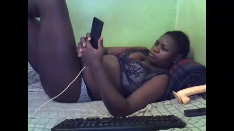 Snapshot of hot_girlly chatting on 11.17.25 hot_girlly online show from 11.17.25