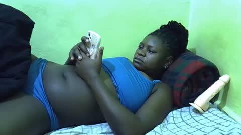 Snapshot of hot_girlly chatting on 12.17.25 hot_girlly online show from 12.17.25