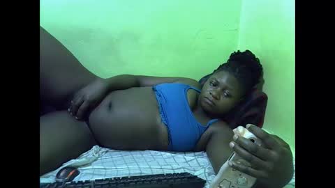 Snapshot of hot_girlly chatting on 12.18.25 hot_girlly online show from 12.18.25