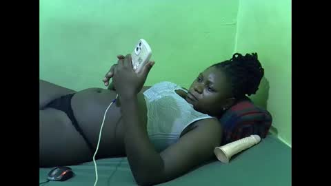 Snapshot of hot_girlly chatting on 12.18.25 hot_girlly online show from 12.18.25