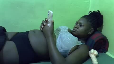 Snapshot of hot_girlly chatting on 12.20.25 hot_girlly online show from 12.20.25